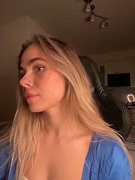 SkyBriii online show from March 2025 05:45:01 PM