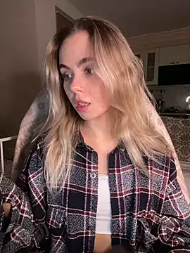 SkyBriii online show from March 2025 06:01:02 PM