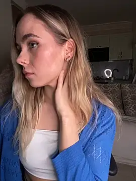 SkyBriii online show from March 2025 09:04:02 PM