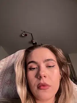 SkyBriii online show from March 2025 07:54:01 PM