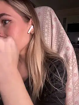 SkyBriii online show from March 2025 06:54:01 PM