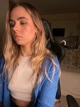 SkyBriii online show from March 2025 09:36:02 PM