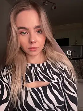 SkyBriii online show from March 2025 07:25:01 PM