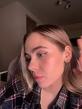 SkyBriii online show from March 2025 05:57:01 PM