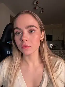 SkyBriii online show from March 2025 07:05:01 PM