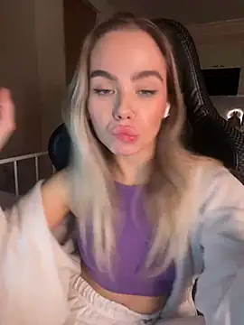 SkyBriii online show from March 2025 06:53:01 PM