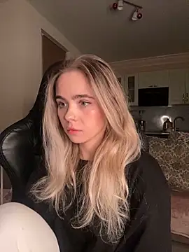 SkyBriii online show from March 2025 06:44:02 PM