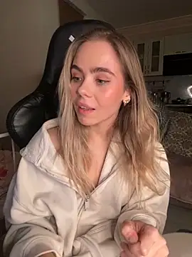 SkyBriii online show from March 2025 05:58:01 PM