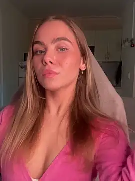 SkyBriii online show from September 2025 02:19:01 PM