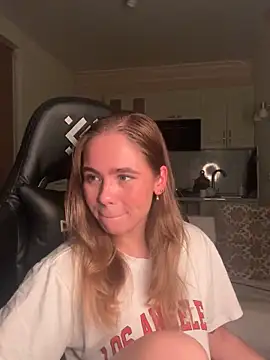 SkyBriii online show from September 2025 07:37:01 PM