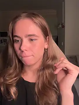 SkyBriii online show from September 2025 04:22:02 PM