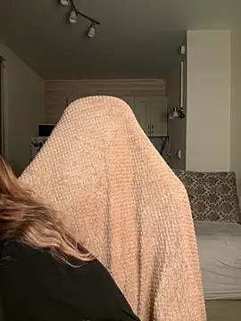 SkyBriii online show from September 2025 08:03:01 PM