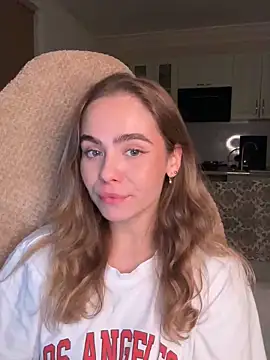 SkyBriii online show from October 2025 06:17:01 PM