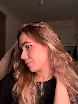 SkyBriii online show from October 2025 05:56:01 PM