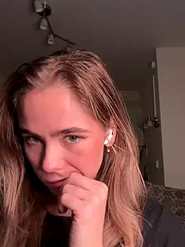 SkyBriii online show from October 2025 03:16:01 PM