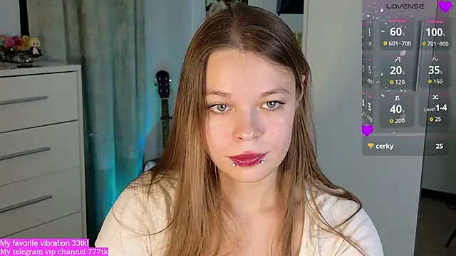 Snapshot of ValBae chatting on September 2025 07:13:01 PM ValBae online show from September 2025 07:13:01 PM