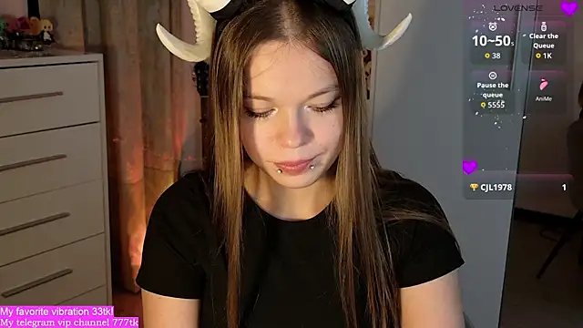 Snapshot of ValBae chatting on September 2025 07:24:02 PM ValBae online show from September 2025 07:24:02 PM