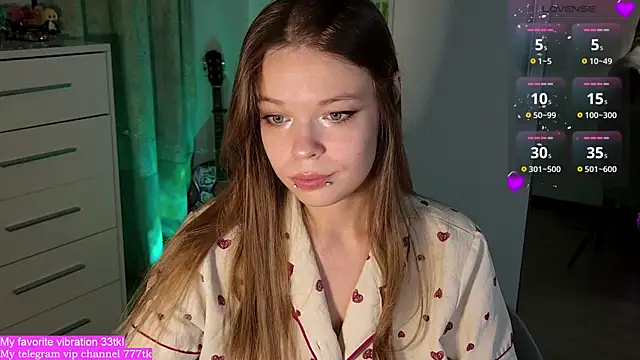 Snapshot of ValBae chatting on September 2025 07:25:01 PM ValBae online show from September 2025 07:25:01 PM