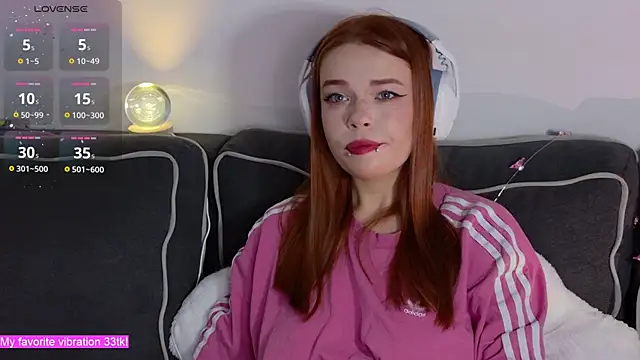 Snapshot of ValBae chatting on November 2025 09:47:01 PM ValBae online show from November 2025 09:47:01 PM