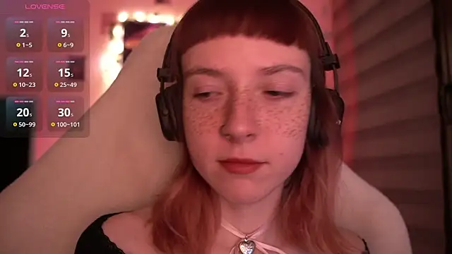 Snapshot of juliapie chatting on December 2024 01:25:01 AM juliapie online show from December 2024 01:25:01 AM