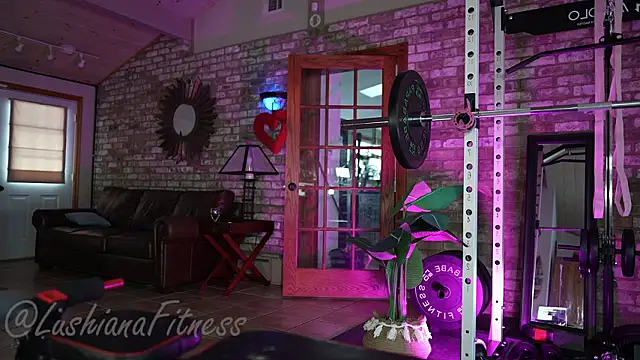 Snapshot of LushianaFitness chatting on February 2026 01:04:01 PM LushianaFitness online show from February 2026 01:04:01 PM