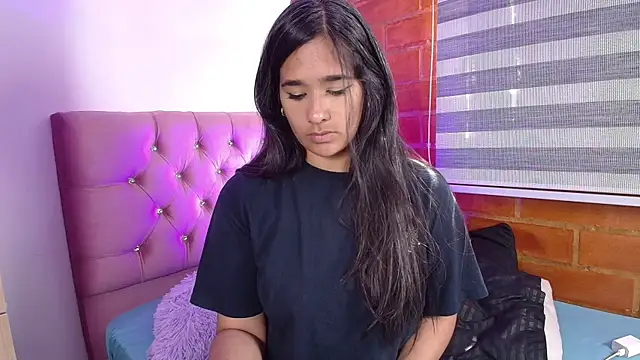 Maeena online show from December 2024 03:43:02 PM