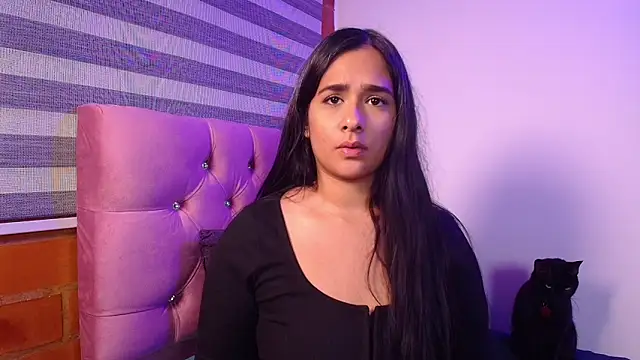 Snapshot of Maeena chatting on April 2026 12:38:02 AM Maeena online show from April 2026 12:38:02 AM