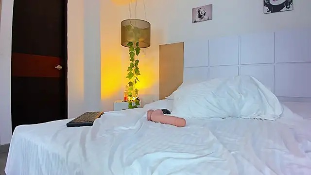 Snapshot of NathalyDaniels chatting on February 2025 04:40:02 PM NathalyDaniels online show from February 2025 04:40:02 PM