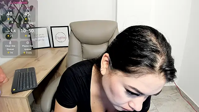 Madeleine  w online show from November 2025 12:20:02 AM