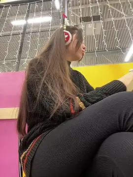 Snapshot of pantyless chatting on December 2024 11:21:01 PM pantyless online show from December 2024 11:21:01 PM