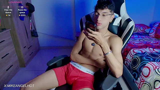 Angelligth online show from April 2026 04:04:01 AM