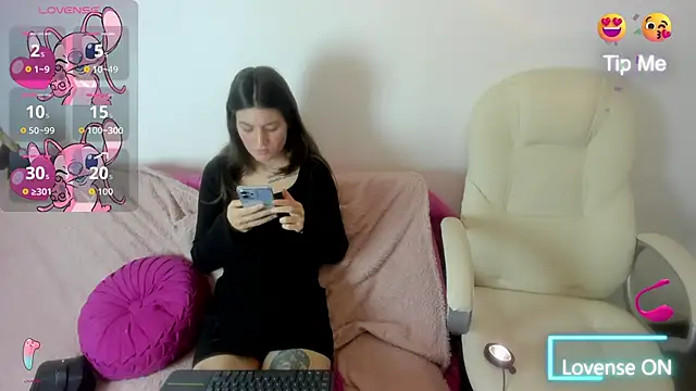 Snapshot of Tesa_cute chatting on November 2025 05:18:02 AM Tesa cute online show from November 2025 05:18:02 AM