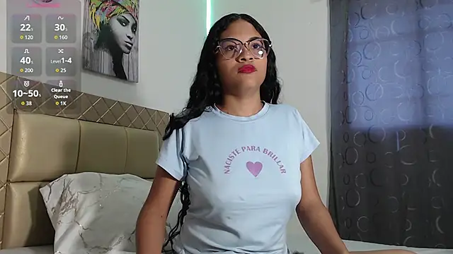 Snapshot of DAFNNEE_ROSS chatting on October 2025 03:25:01 PM DAFNNEE ROSS online show from October 2025 03:25:01 PM