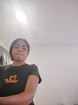 Snapshot of DAFNNEE_ROSS chatting on October 2025 02:30:01 PM DAFNNEE ROSS online show from October 2025 02:30:01 PM