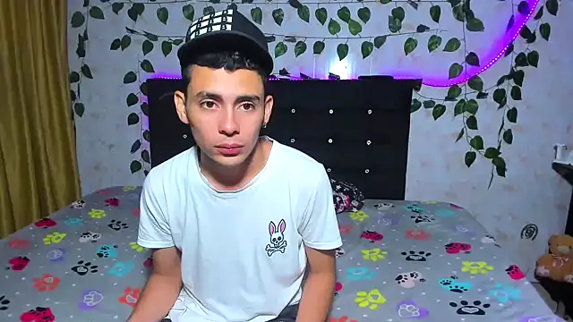 Snapshot of Alexander_and_Xiao chatting on December 2024 02:13:02 AM Alexander and Xiao online show from December 2024 02:13:02 AM