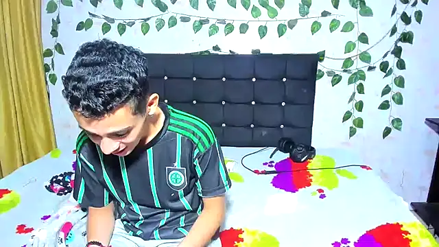 Snapshot of Alexander_and_Xiao chatting on December 2024 02:02:01 AM Alexander and Xiao online show from December 2024 02:02:01 AM