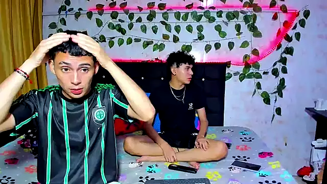 Snapshot of Alexander_and_Xiao chatting on December 2024 03:07:02 AM Alexander and Xiao online show from December 2024 03:07:02 AM