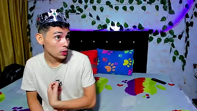 Snapshot of Alexander_and_Xiao chatting on December 2024 02:38:02 AM Alexander and Xiao online show from December 2024 02:38:02 AM