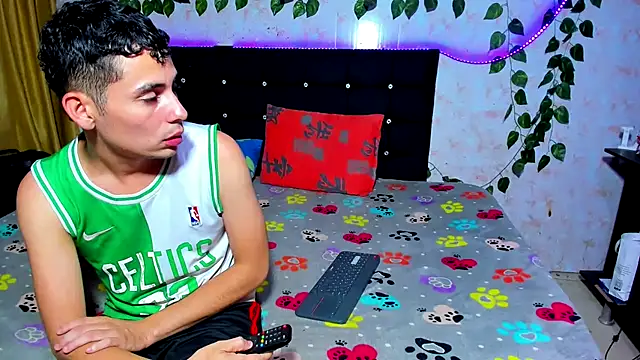 Snapshot of Alexander_and_Xiao chatting on January 2025 01:24:01 AM Alexander and Xiao online show from January 2025 01:24:01 AM