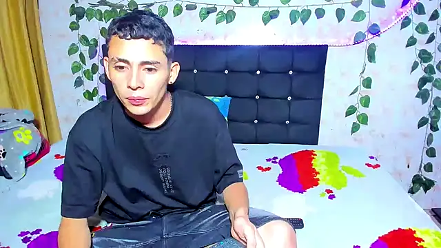 Snapshot of Alexander_and_Xiao chatting on January 2025 02:25:01 AM Alexander and Xiao online show from January 2025 02:25:01 AM