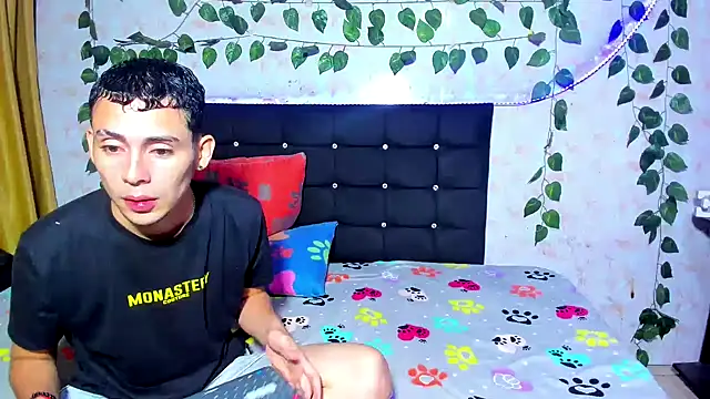 Snapshot of Alexander_and_Xiao chatting on January 2025 02:22:02 AM Alexander and Xiao online show from January 2025 02:22:02 AM