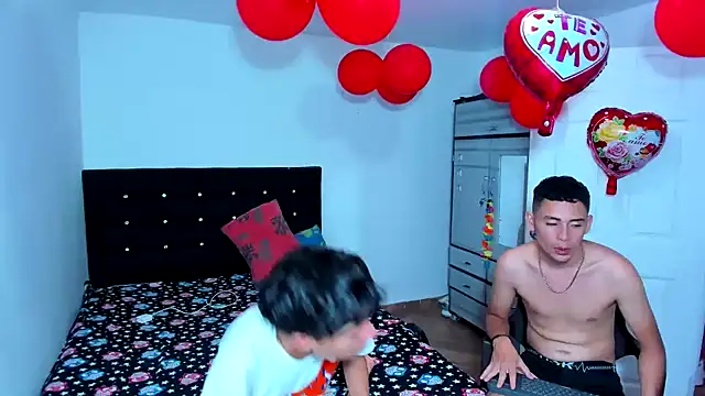 Snapshot of Alexander_and_Xiao chatting on February 2025 10:10:02 PM Alexander and Xiao online show from February 2025 10:10:02 PM