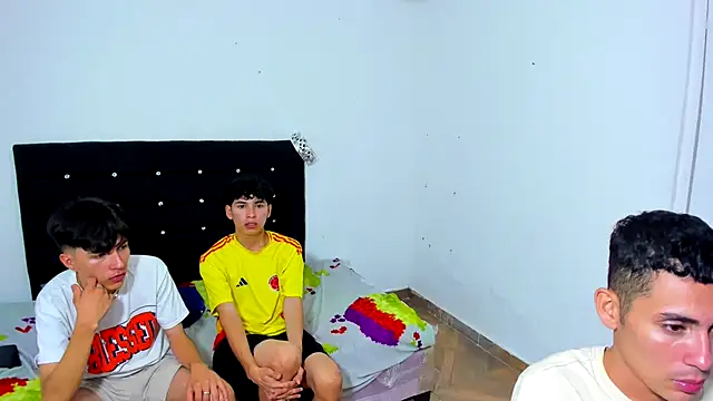 Snapshot of Alexander_and_Xiao chatting on February 2025 04:09:02 AM Alexander and Xiao online show from February 2025 04:09:02 AM