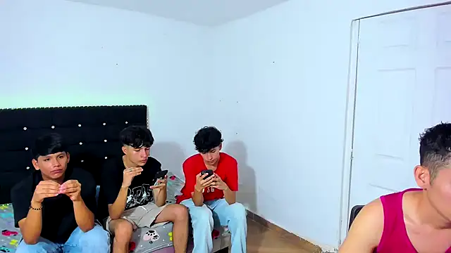 Snapshot of Alexander_and_Xiao chatting on February 2025 09:58:02 PM Alexander and Xiao online show from February 2025 09:58:02 PM