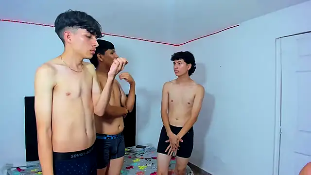 Snapshot of Alexander_and_Xiao chatting on March 2025 12:07:02 AM Alexander and Xiao online show from March 2025 12:07:02 AM