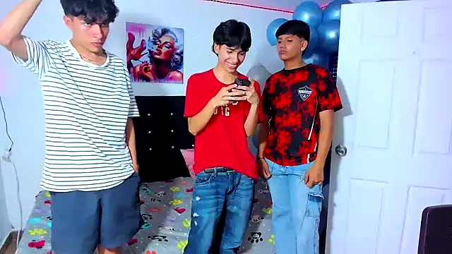 Snapshot of Alexander_and_Xiao chatting on March 2025 09:07:02 PM Alexander and Xiao online show from March 2025 09:07:02 PM