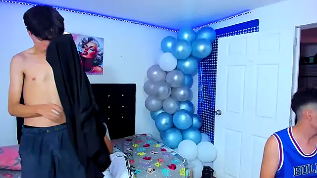 Snapshot of Alexander_and_Xiao chatting on March 2025 09:26:01 PM Alexander and Xiao online show from March 2025 09:26:01 PM