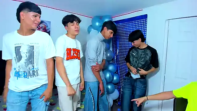 Snapshot of Alexander_and_Xiao chatting on March 2025 09:45:02 PM Alexander and Xiao online show from March 2025 09:45:02 PM