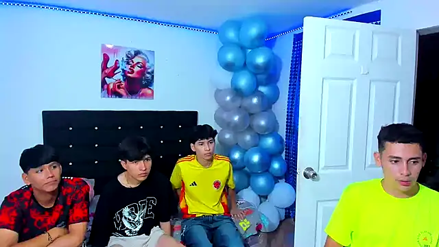 Snapshot of Alexander_and_Xiao chatting on March 2025 09:10:02 PM Alexander and Xiao online show from March 2025 09:10:02 PM