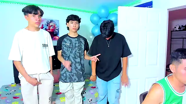 Snapshot of Alexander_and_Xiao chatting on March 2025 09:49:01 PM Alexander and Xiao online show from March 2025 09:49:01 PM